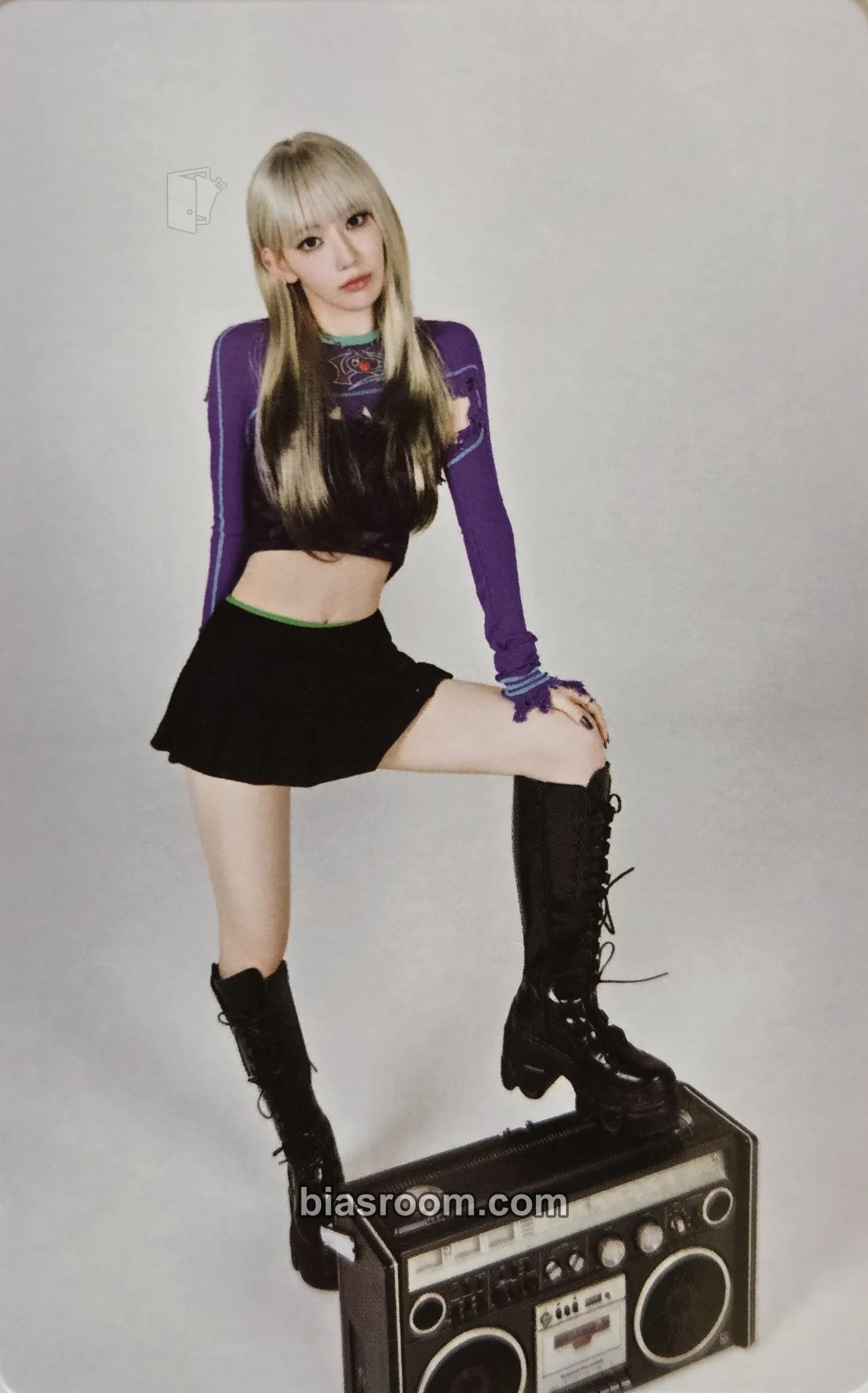 Sakura 'Fearnada' 2024 S/S - Seoul Photocard - LE SSERAFIM - LE SSERAFIM K-pop photocard