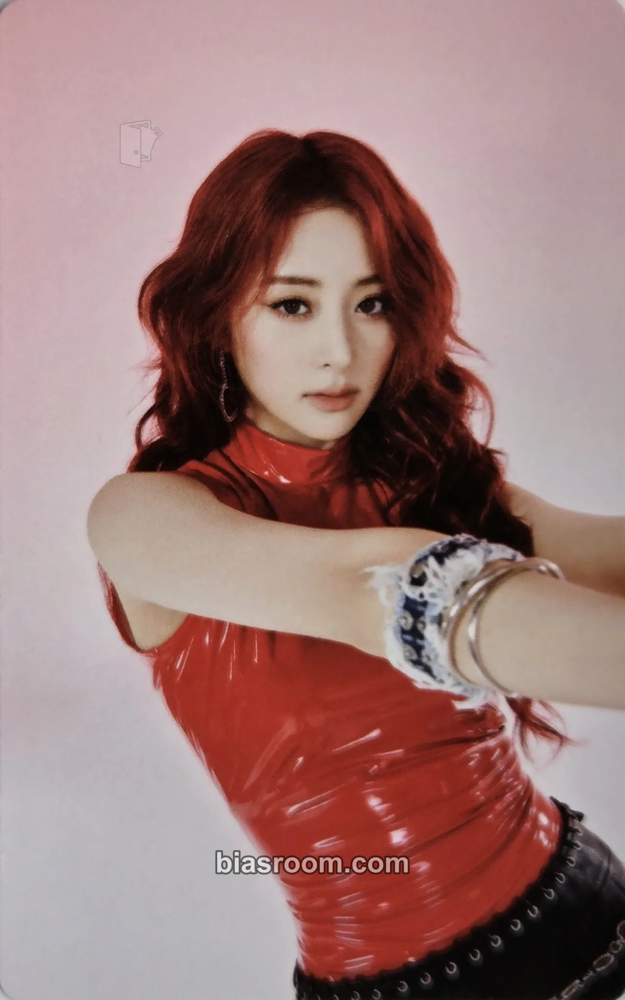 Huh Yunjin 'Fearnada' 2024 S/S - Seoul Photocard - LE SSERAFIM - LE SSERAFIM K-pop photocard