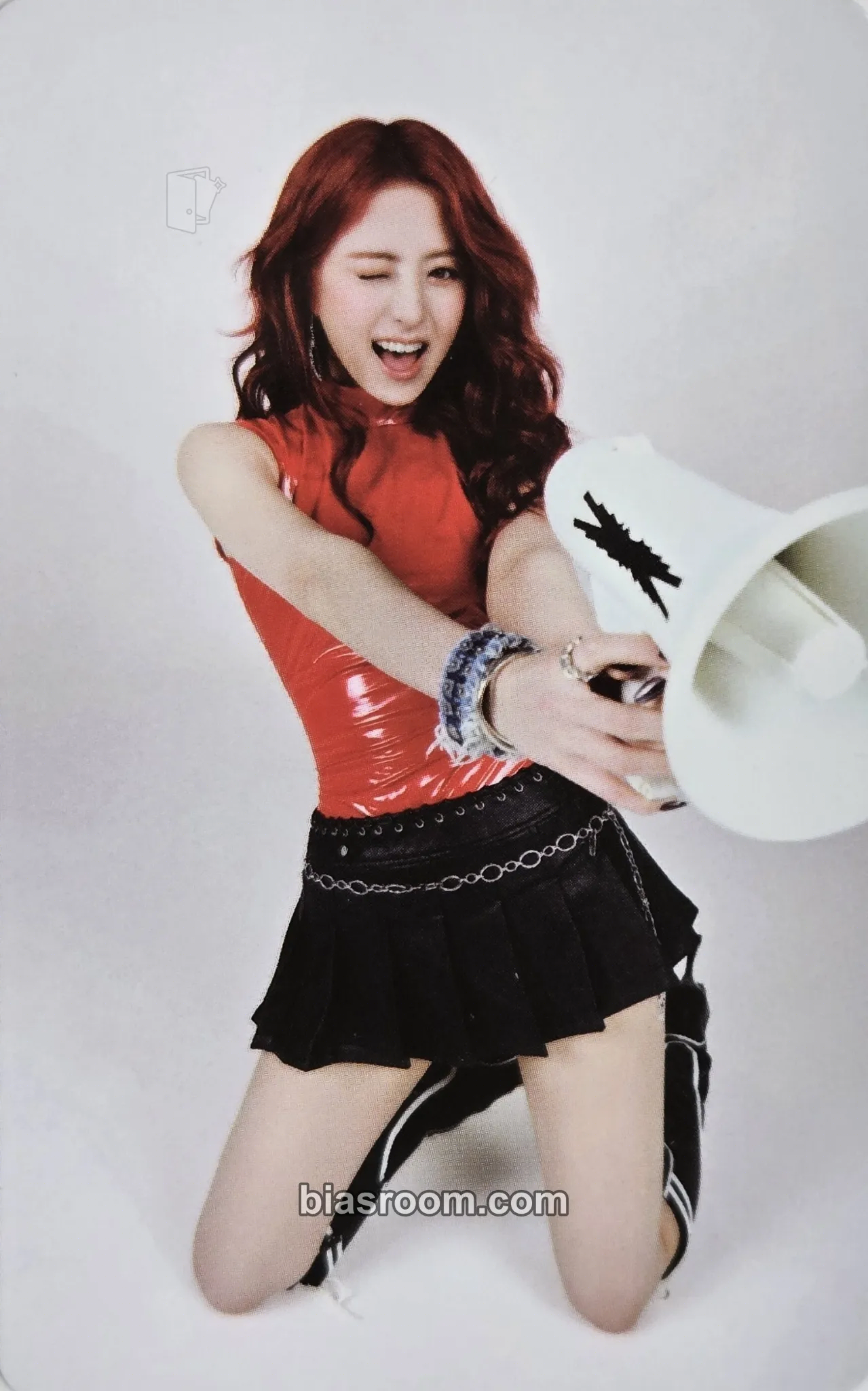 Huh Yunjin 'Fearnada' 2024 S/S - Seoul Photocard - LE SSERAFIM - LE SSERAFIM K-pop photocard