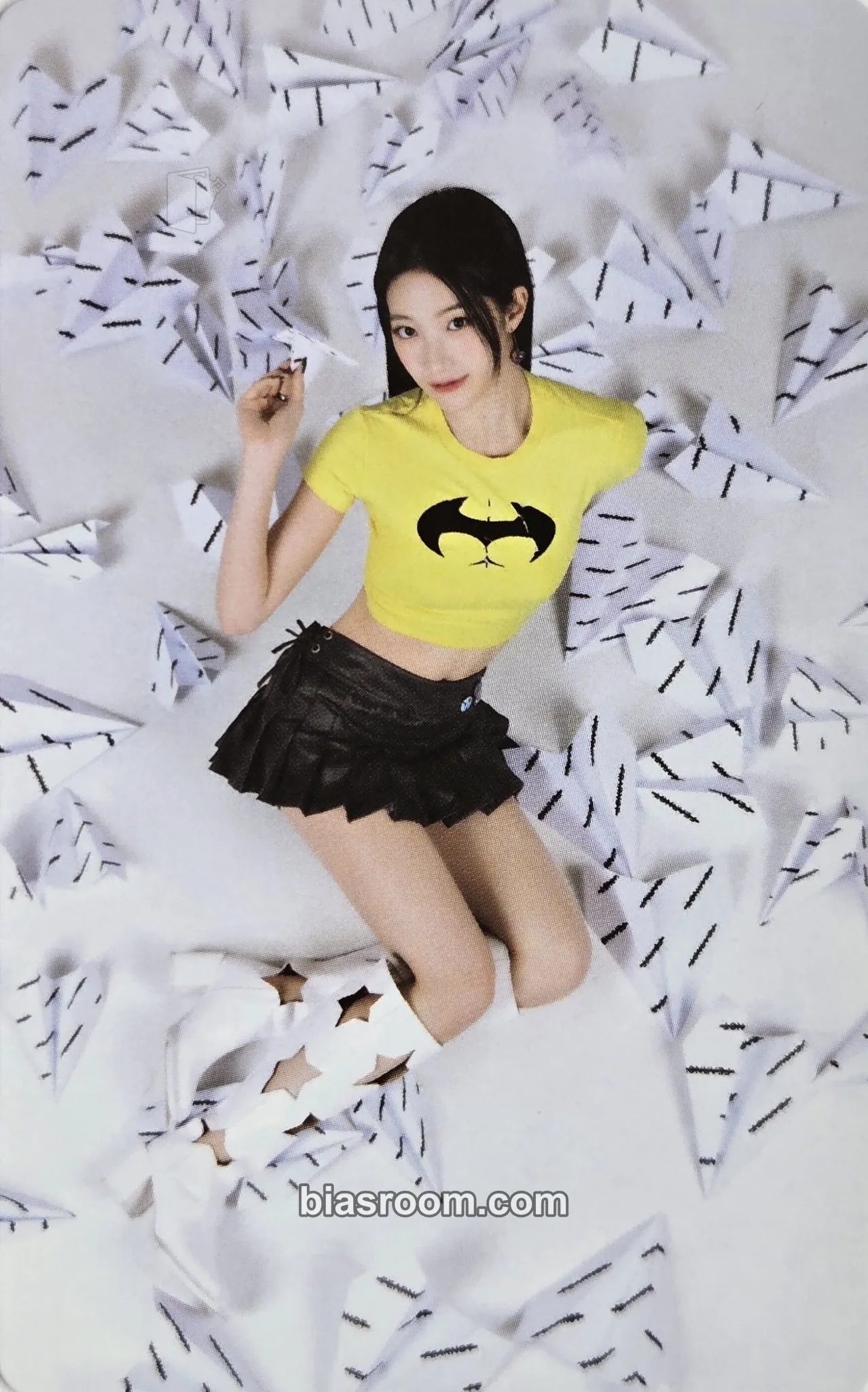 Kazuha 'Fearnada' 2024 S/S - Seoul Photocard - LE SSERAFIM - LE SSERAFIM K-pop photocard