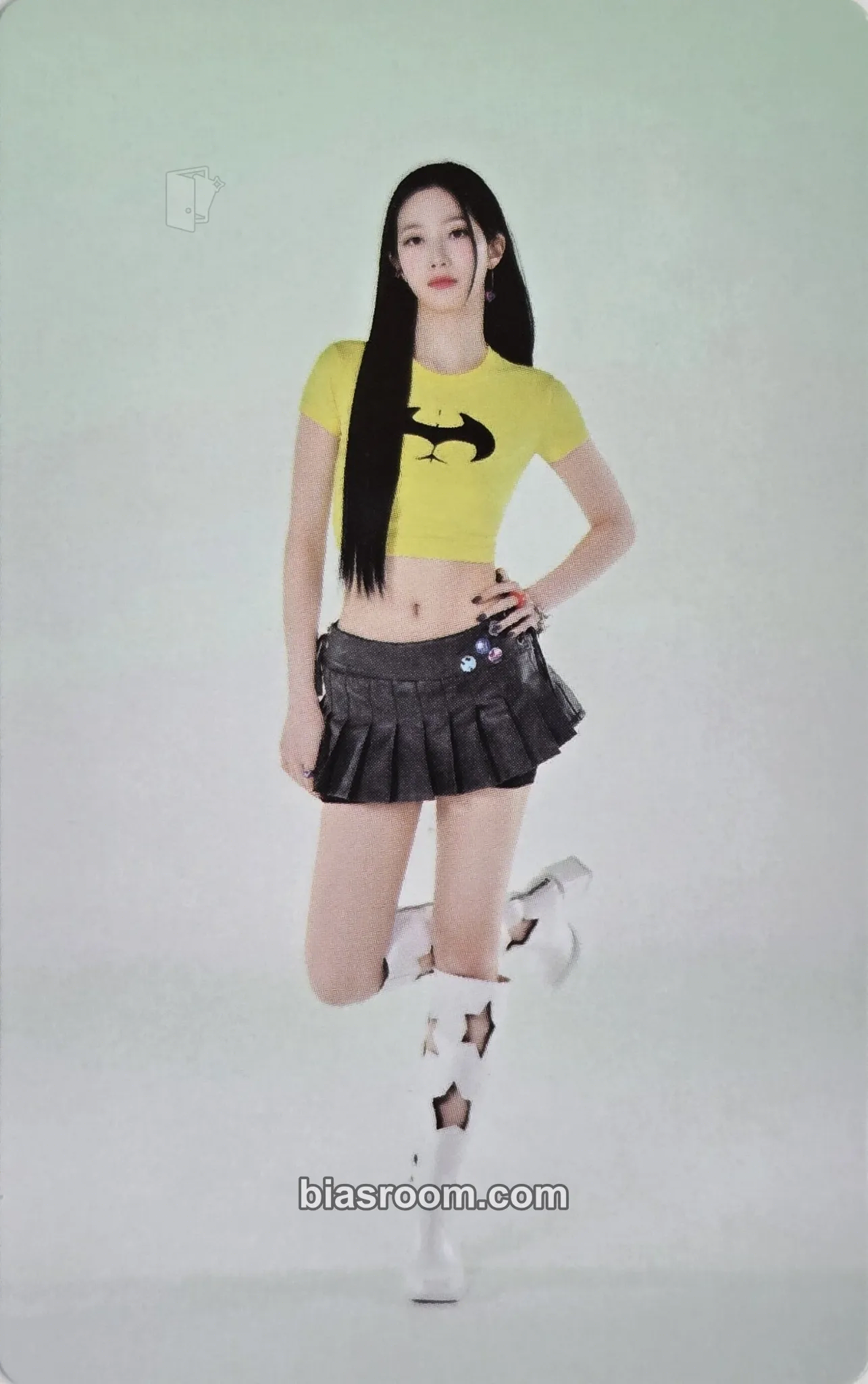 Kazuha 'Fearnada' 2024 S/S - Seoul Photocard - LE SSERAFIM - LE SSERAFIM K-pop photocard