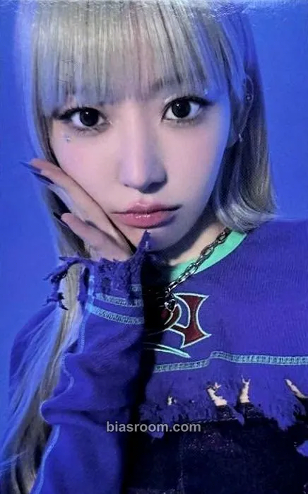 Sakura 'Fearnada' 2024 S/S - Seoul Photocard - LE SSERAFIM - LE SSERAFIM K-pop photocard