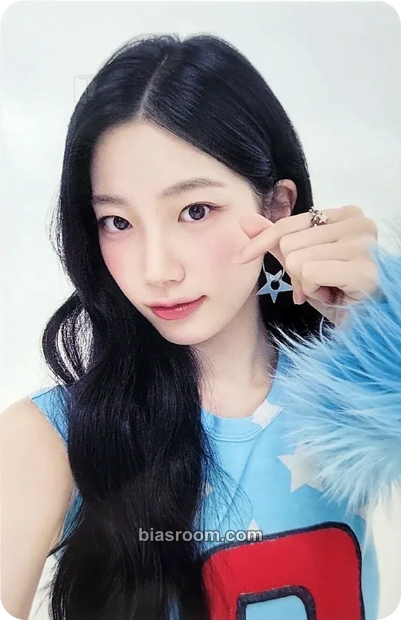 Kazuha 'Fearnada' 2024 S/S - Japan Photocard - LE SSERAFIM - LE SSERAFIM K-pop photocard