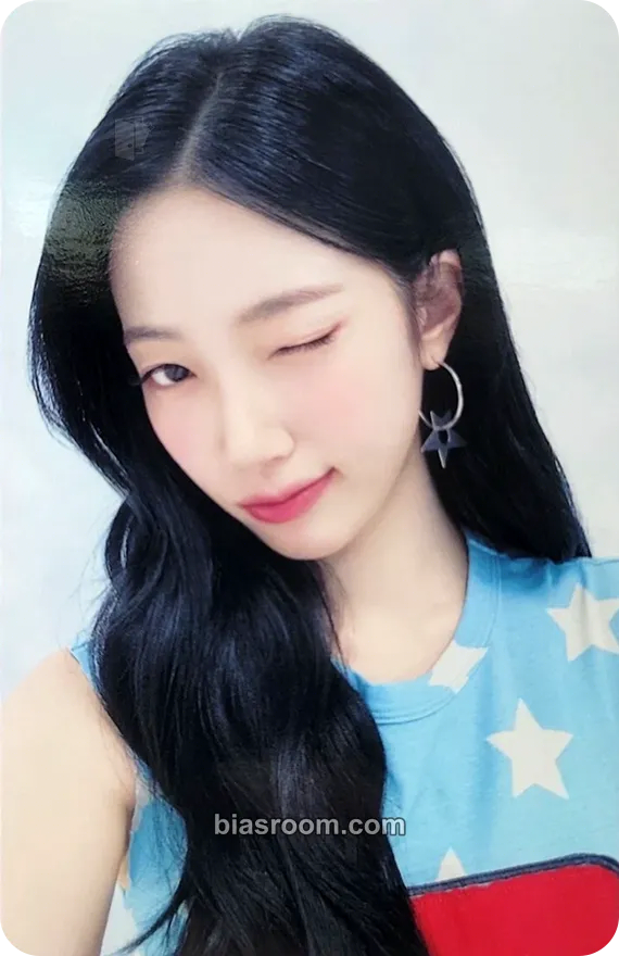 Kazuha 'Fearnada' 2024 S/S - Japan Photocard - LE SSERAFIM - LE SSERAFIM K-pop photocard