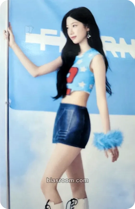 Kazuha 'Fearnada' 2024 S/S - Japan Photocard - LE SSERAFIM - LE SSERAFIM K-pop photocard