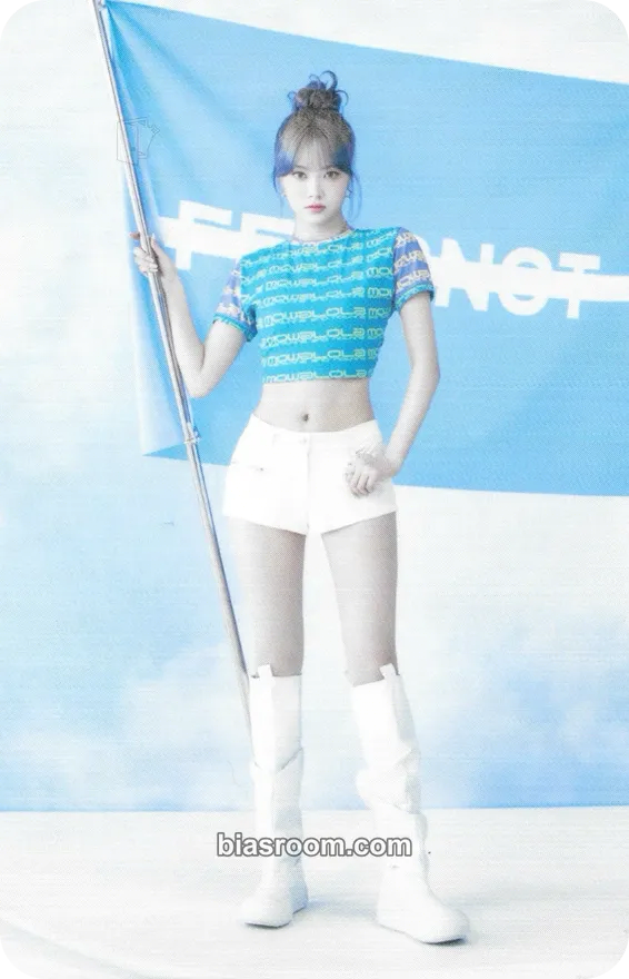 Hong Eunchae 'Fearnada' 2024 S/S - Japan Photocard - LE SSERAFIM - LE SSERAFIM K-pop photocard