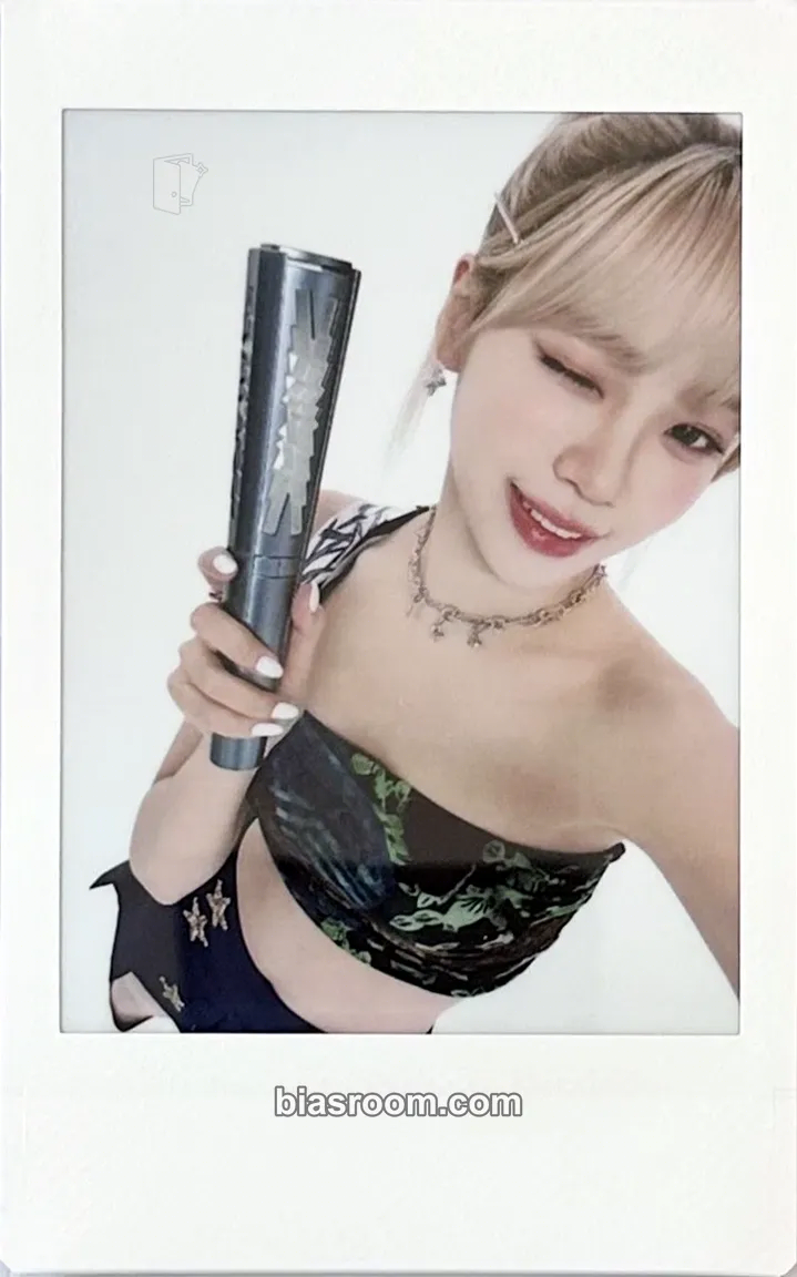 Kim Chaewon 'Fearnada' 2024 S/S - Japan Photocard - LE SSERAFIM - LE SSERAFIM K-pop photocard