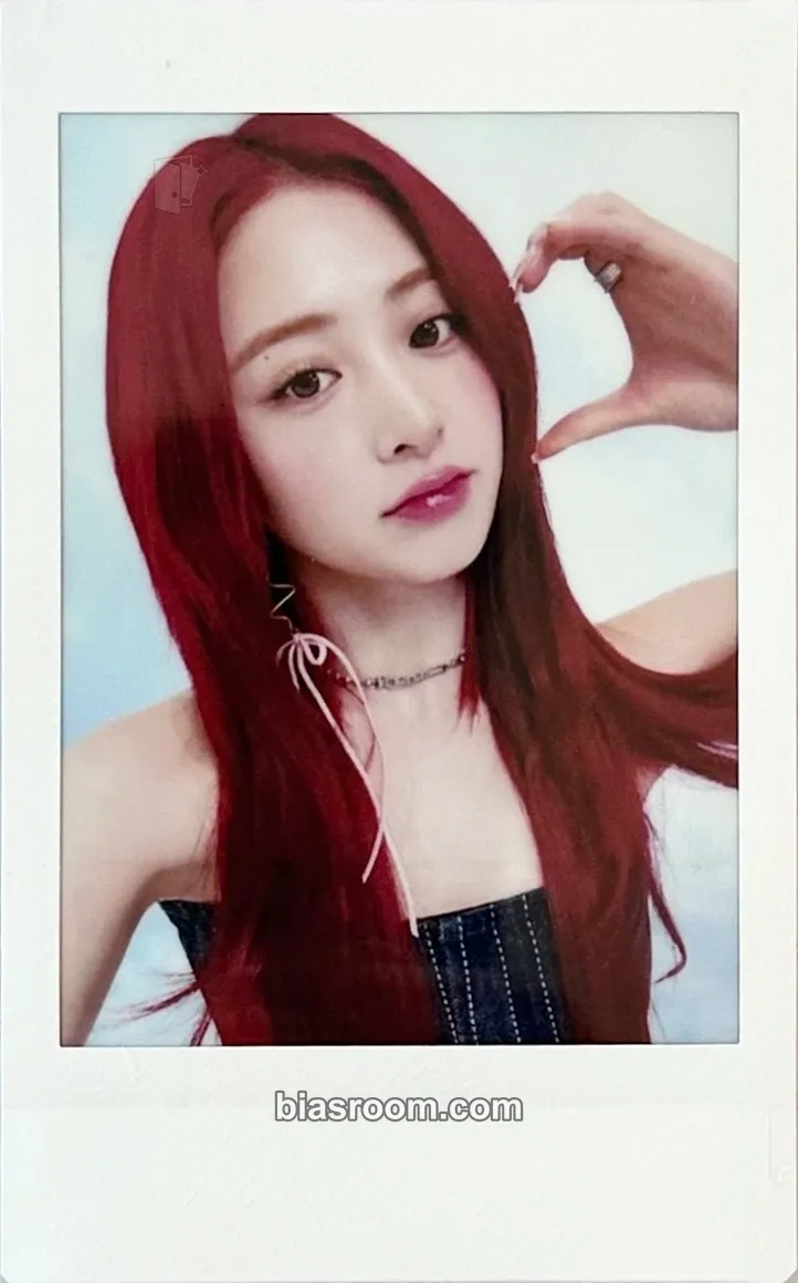 Huh Yunjin 'Fearnada' 2024 S/S - Japan Photocard - LE SSERAFIM - LE SSERAFIM K-pop photocard