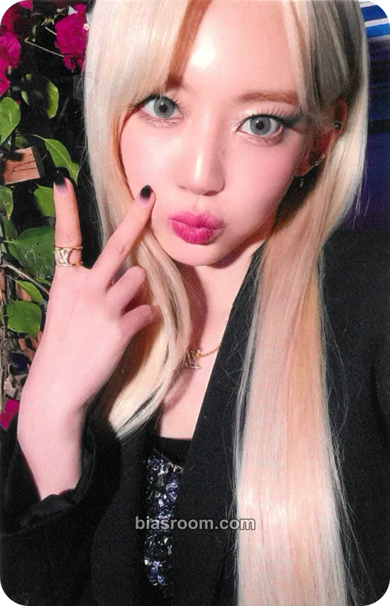 Sakura 'Fearnada' 2024 S/S - Japan Photocard - LE SSERAFIM - LE SSERAFIM K-pop photocard