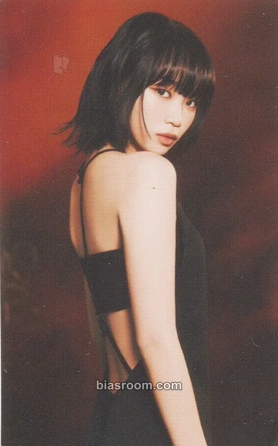 Kim Chaewon Flame Rises Tour (2023) Photocard - LE SSERAFIM - LE SSERAFIM K-pop photocard