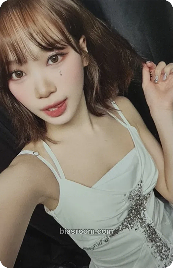 Kim Chaewon 2023 Tour 'Flame Rises' in Seoul Digicode Photocard - LE SSERAFIM - LE SSERAFIM K-pop photocard