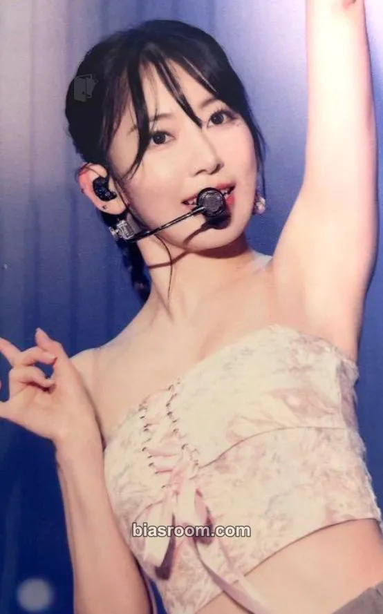 Sakura 2023 Tour 'Flame Rises' in Japan DVD Photocard - LE SSERAFIM - LE SSERAFIM K-pop photocard