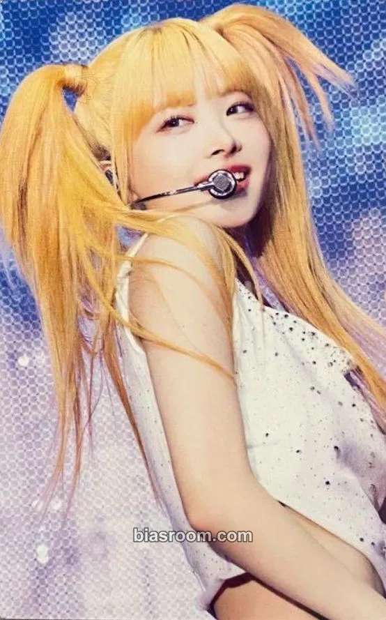 Hong Eunchae 2023 Tour 'Flame Rises' in Japan DVD Photocard - LE SSERAFIM - LE SSERAFIM K-pop photocard