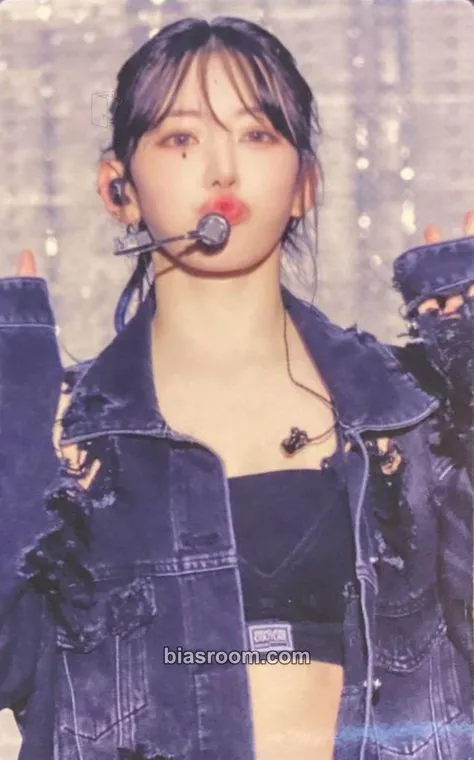 Sakura 2023 Tour 'Flame Rises' in Japan DVD Photocard - LE SSERAFIM - LE SSERAFIM K-pop photocard