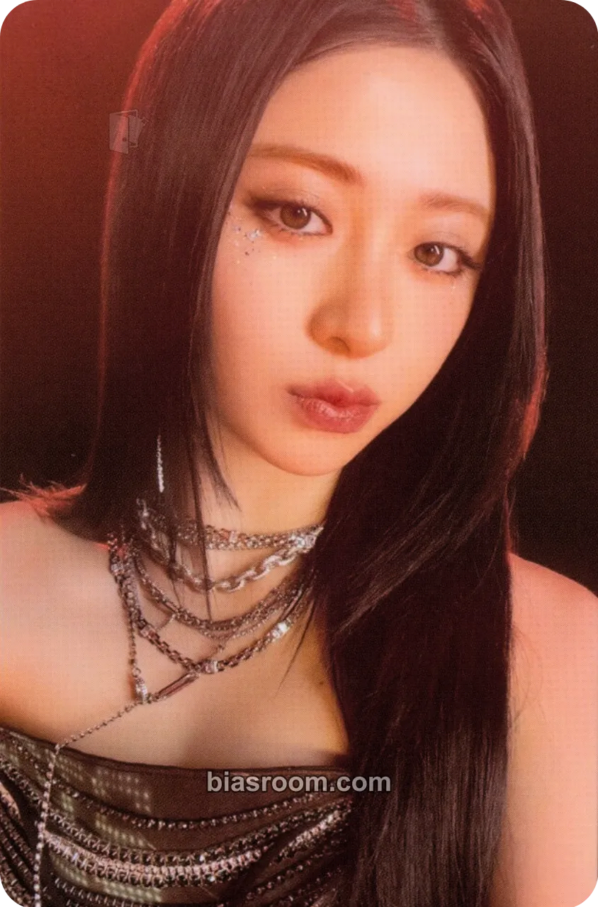 Huh Yunjin Easy Crazy Hot Tour (2025) Photocard - LE SSERAFIM - LE SSERAFIM K-pop photocard