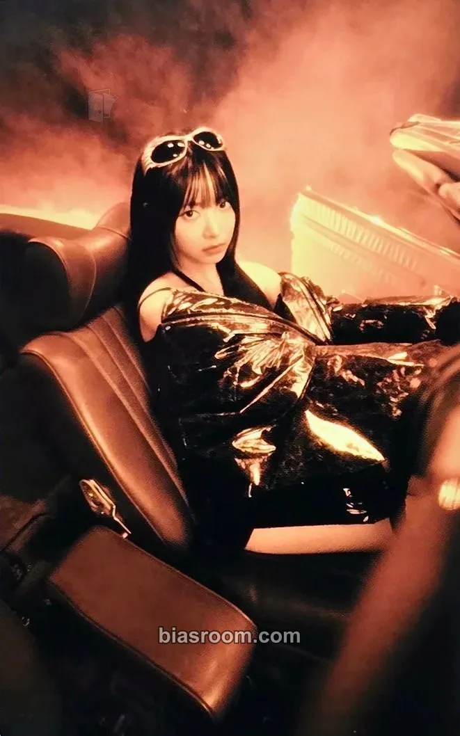 Hong Eunchae Easy Crazy Hot Tour (2025) Photocard - LE SSERAFIM - LE SSERAFIM K-pop photocard