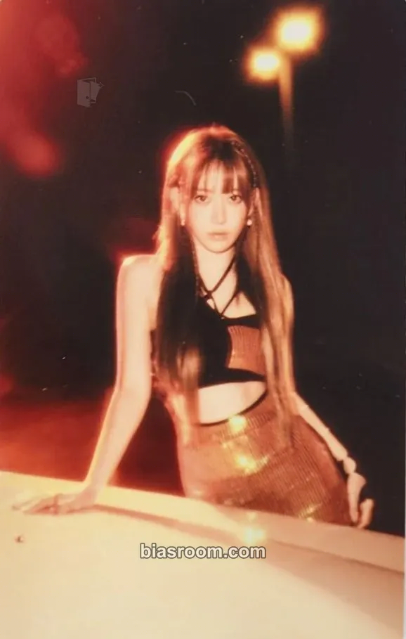 Sakura Easy Crazy Hot Tour (2025) Photocard - LE SSERAFIM - LE SSERAFIM K-pop photocard