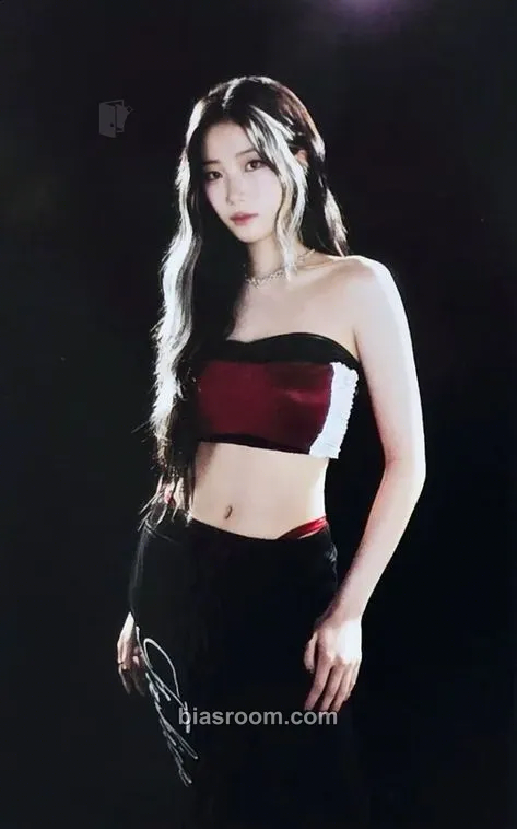 Kazuha Easy Crazy Hot Tour (2025) Photocard - LE SSERAFIM - LE SSERAFIM K-pop photocard