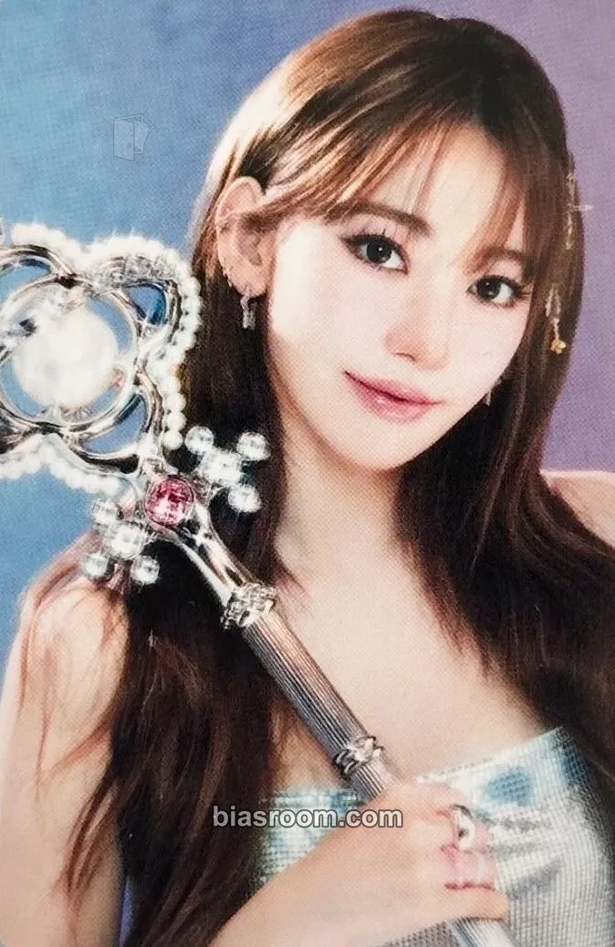 Sakura Easy Crazy Hot Tour (2025) Photocard - LE SSERAFIM - LE SSERAFIM K-pop photocard