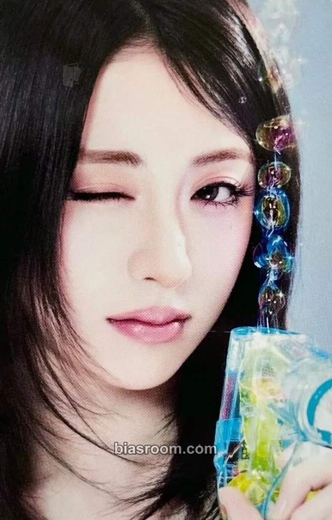 Huh Yunjin Easy Crazy Hot Tour (2025) Photocard - LE SSERAFIM - LE SSERAFIM K-pop photocard