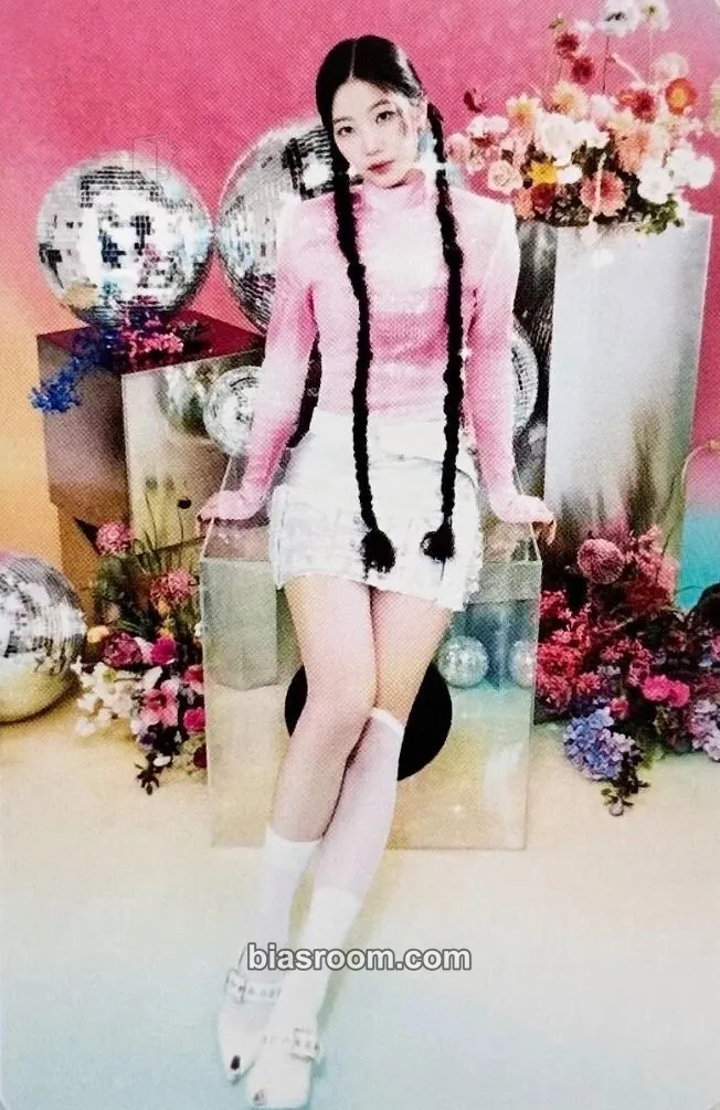 Kazuha Easy Crazy Hot Tour (2025) Photocard - LE SSERAFIM - LE SSERAFIM K-pop photocard