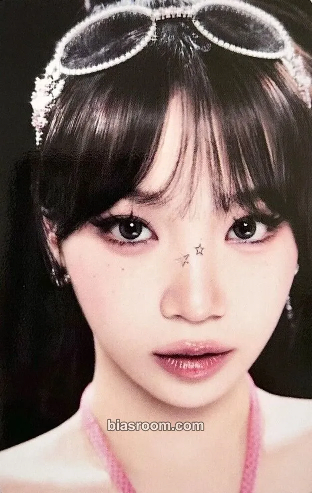 Kim Chaewon Easy Crazy Hot Tour (2025) Photocard - LE SSERAFIM - LE SSERAFIM K-pop photocard