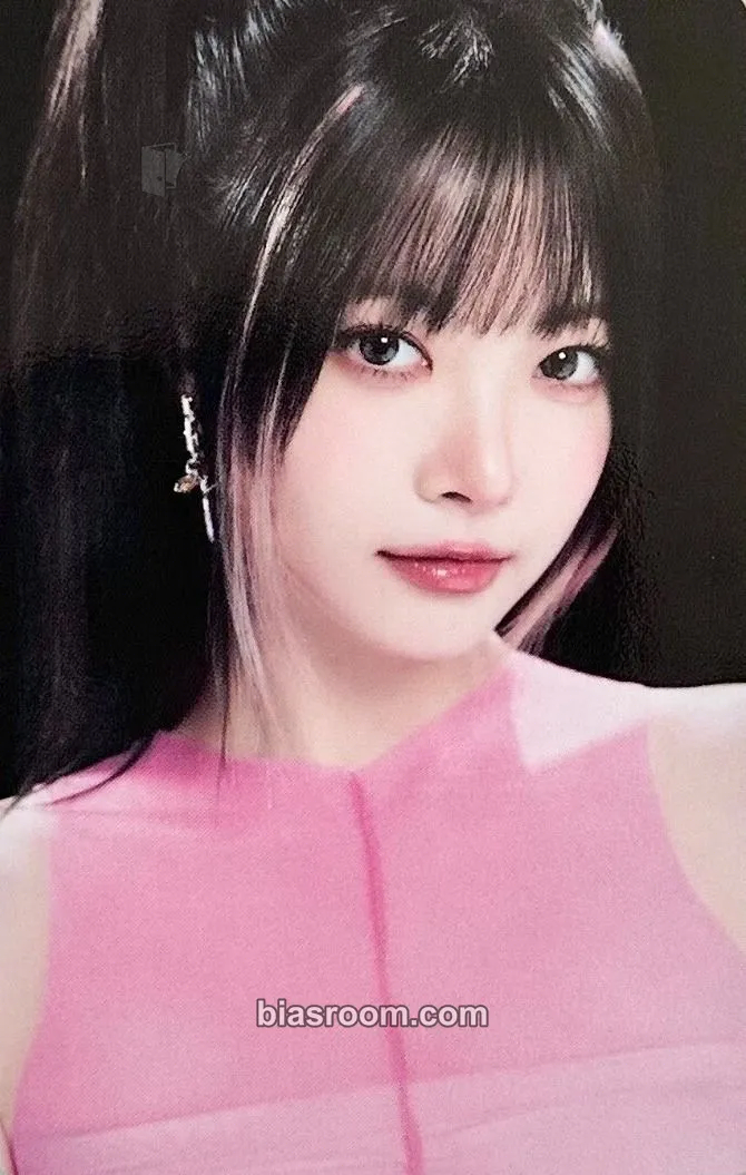 Hong Eunchae Easy Crazy Hot Tour (2025) Photocard - LE SSERAFIM - LE SSERAFIM K-pop photocard