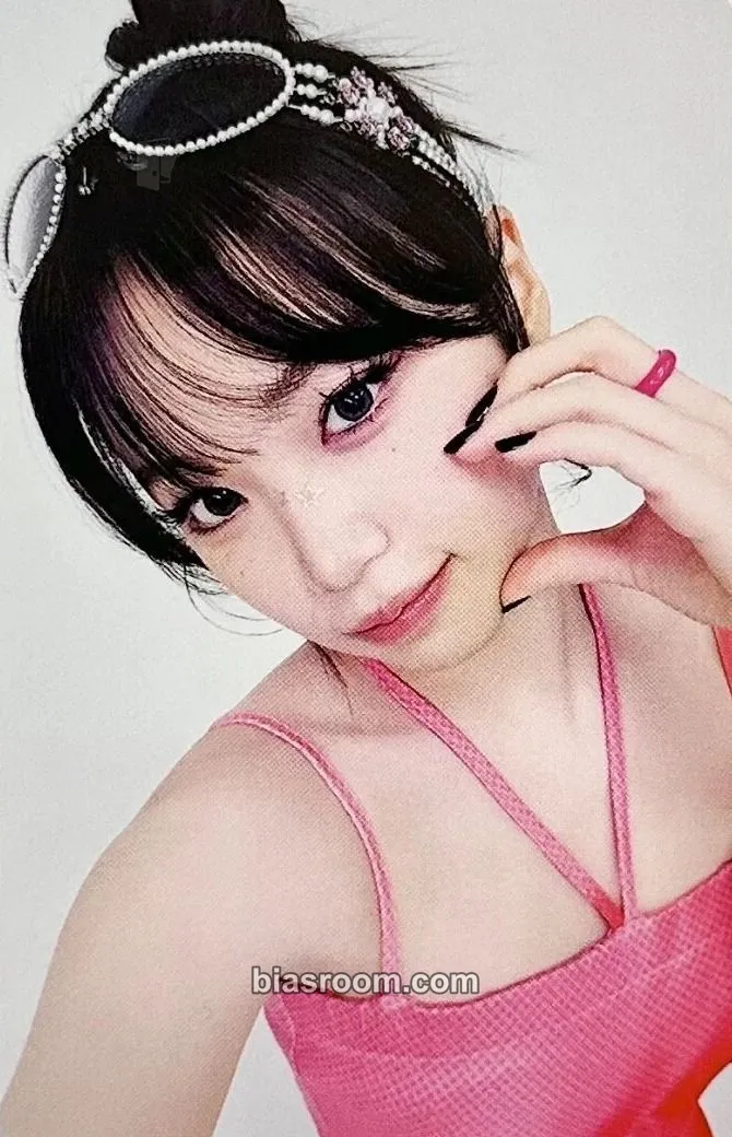 Kim Chaewon Easy Crazy Hot Tour (2025) Photocard - LE SSERAFIM - LE SSERAFIM K-pop photocard