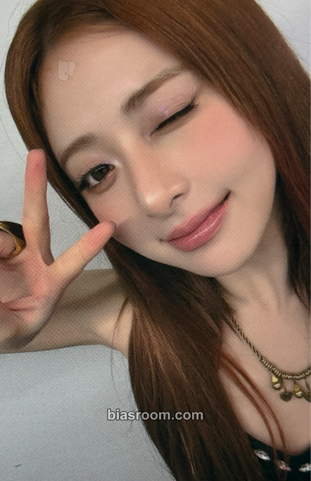Huh Yunjin Easy Crazy Hot Tour (2025) Photocard - LE SSERAFIM - LE SSERAFIM K-pop photocard