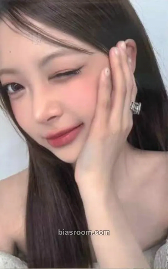 Hong Eunchae Easy Crazy Hot Tour (2025) Photocard - LE SSERAFIM - LE SSERAFIM K-pop photocard