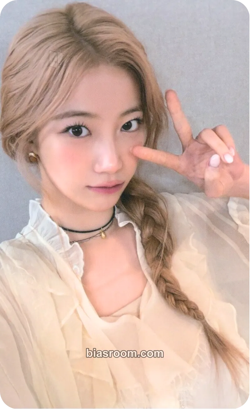 Kazuha Easy Crazy Hot Tour (2025) Photocard - LE SSERAFIM - LE SSERAFIM K-pop photocard