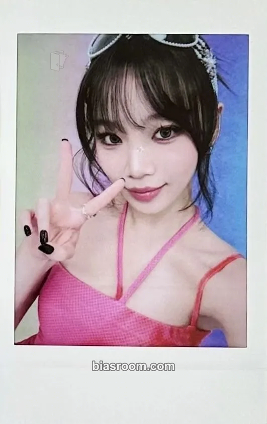 Kim Chaewon Easy Crazy Hot Tour (2025) Photocard - LE SSERAFIM - LE SSERAFIM K-pop photocard