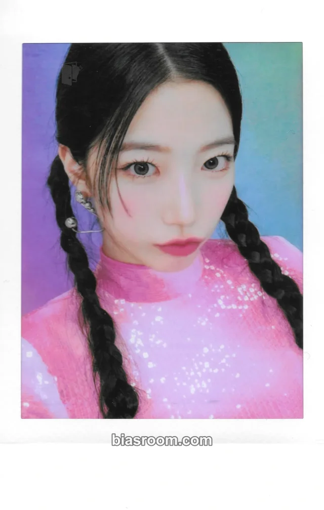 LE SSERAFIM - Kazuha - 2025 LE SSERAFIM Tour 'Easy Crazy Hot' Event polaroid