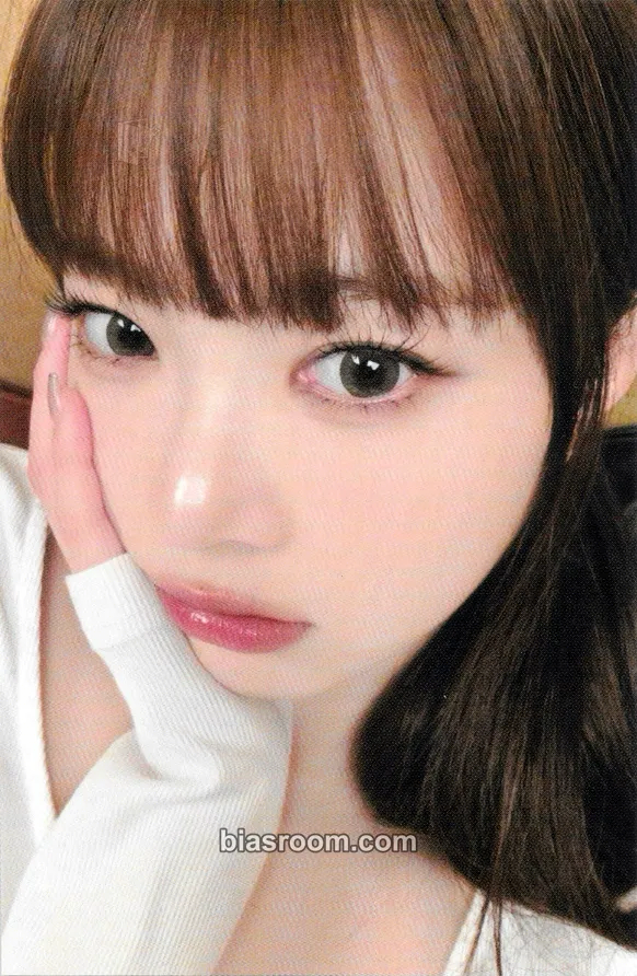 Hong Eunchae Easy Crazy Hot Tour (2025) Photocard - LE SSERAFIM - LE SSERAFIM K-pop photocard