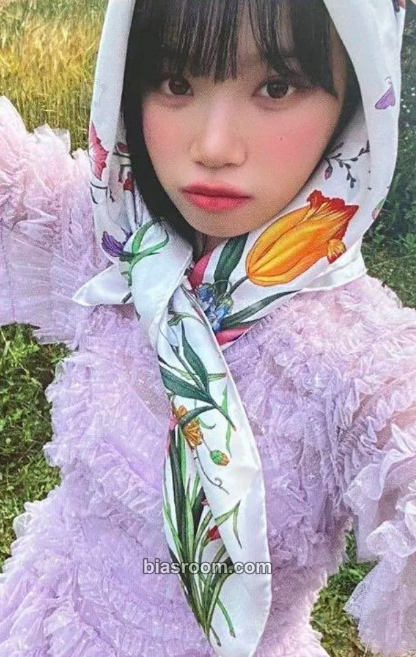 Kim Chaewon D'ICON Issue N°14 Photocard - LE SSERAFIM - LE SSERAFIM K-pop photocard