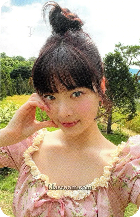 Hong Eunchae D'ICON Issue N°14 Photocard - LE SSERAFIM - LE SSERAFIM K-pop photocard