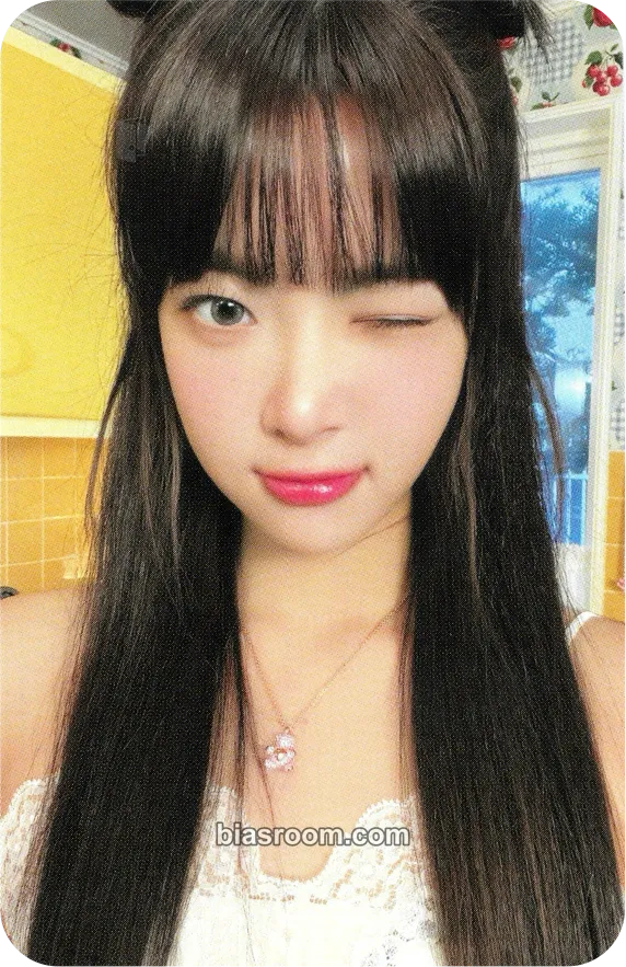Hong Eunchae D'ICON Issue N°14 Photocard - LE SSERAFIM - LE SSERAFIM K-pop photocard