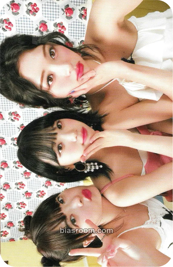 D'ICON Issue N°14 Photocard - LE SSERAFIM - LE SSERAFIM K-pop photocard