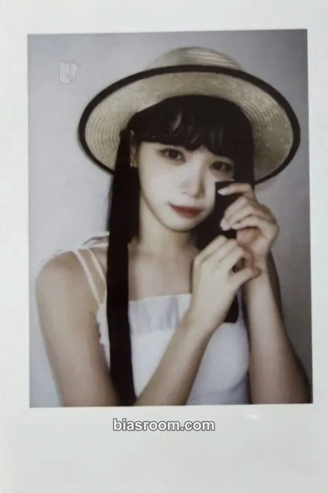 Kim Chaewon 2023 Season's Greetings ‘Class of 2023’ Photocard - LE SSERAFIM - LE SSERAFIM K-pop photocard
