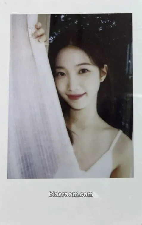 Kazuha 2023 Season's Greetings ‘Class of 2023’ Photocard - LE SSERAFIM - LE SSERAFIM K-pop photocard