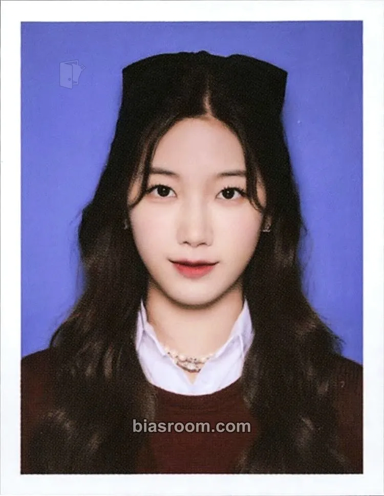 Kazuha 2023 Season's Greetings ‘Class of 2023’ Photocard - LE SSERAFIM - LE SSERAFIM K-pop photocard