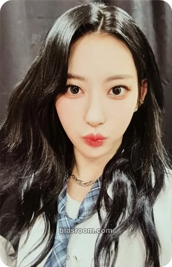 Sakura ON-OFF 22-23 Photocard - LE SSERAFIM - LE SSERAFIM K-pop photocard