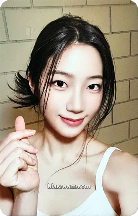 Kazuha ON-OFF 22-23 Photocard - LE SSERAFIM - LE SSERAFIM K-pop photocard