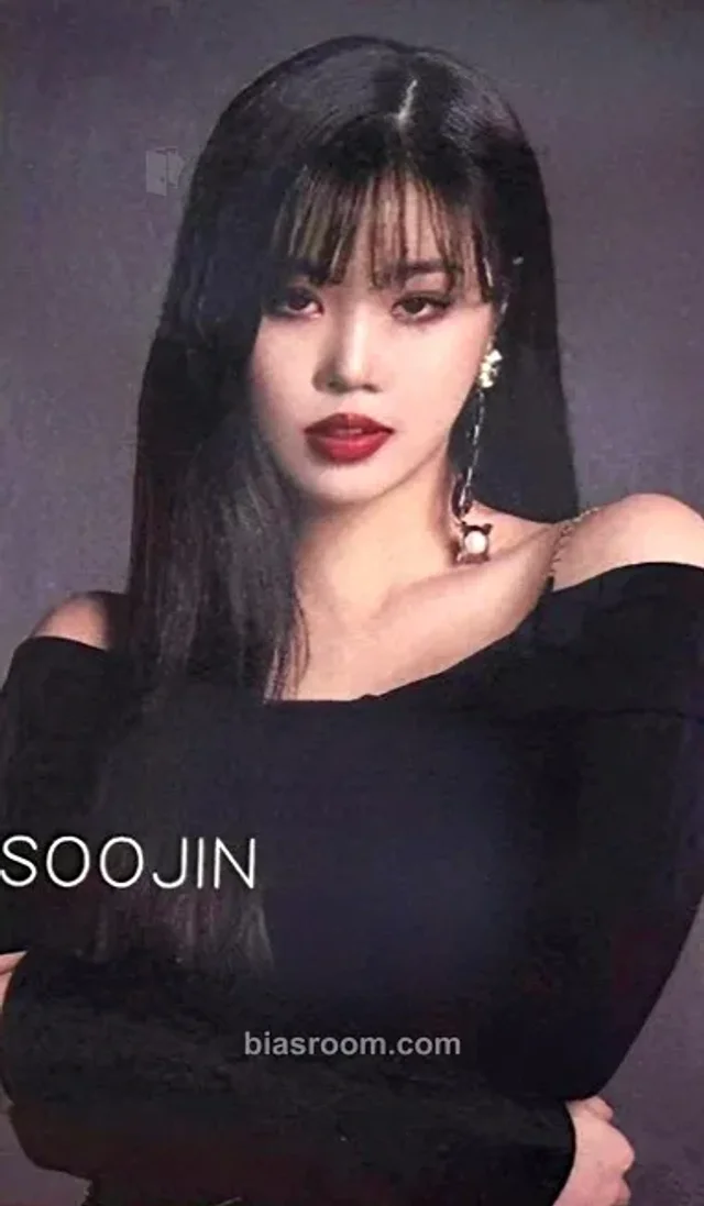 (G)I-DLE - Miyeon - LATATA Album hmv pre-order benefit (pob) japanese album non-standard size non-selfie concept photocard