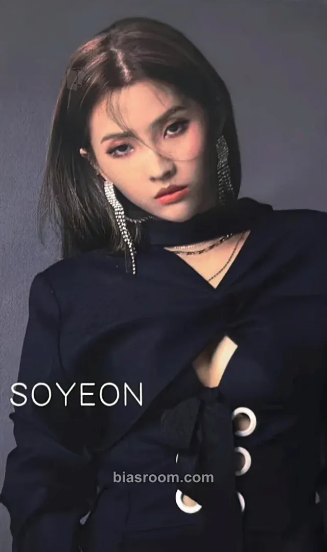 (G)I-DLE - Miyeon - LATATA Album hmv pre-order benefit (pob) japanese album non-standard size non-selfie concept photocard