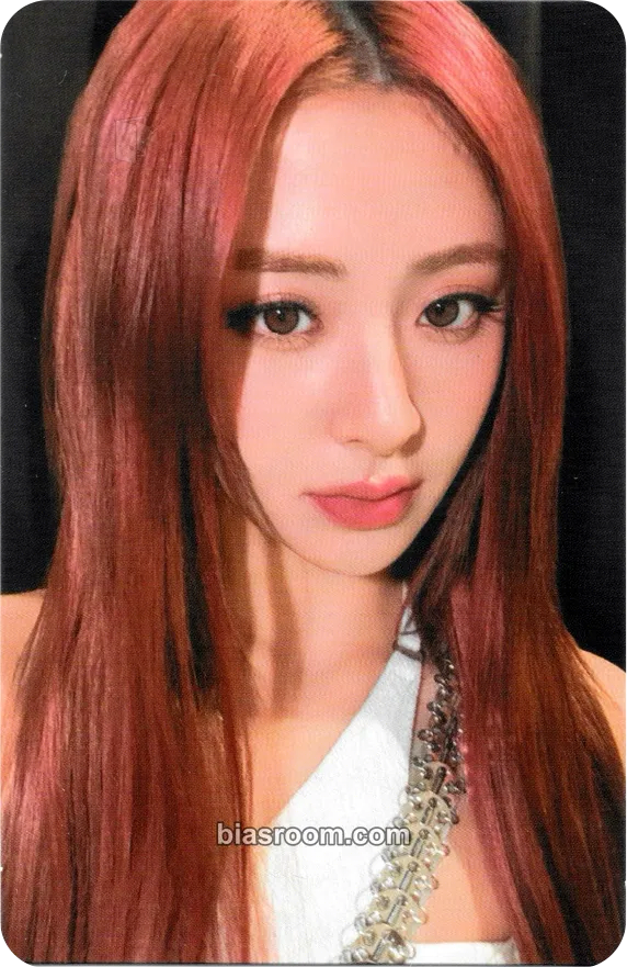 Huh Yunjin ON-OFF 23-24 Photocard - LE SSERAFIM - LE SSERAFIM K-pop photocard