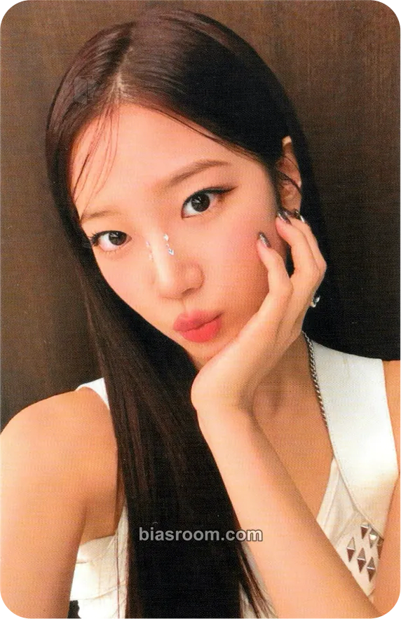 Kazuha ON-OFF 23-24 Photocard - LE SSERAFIM - LE SSERAFIM K-pop photocard