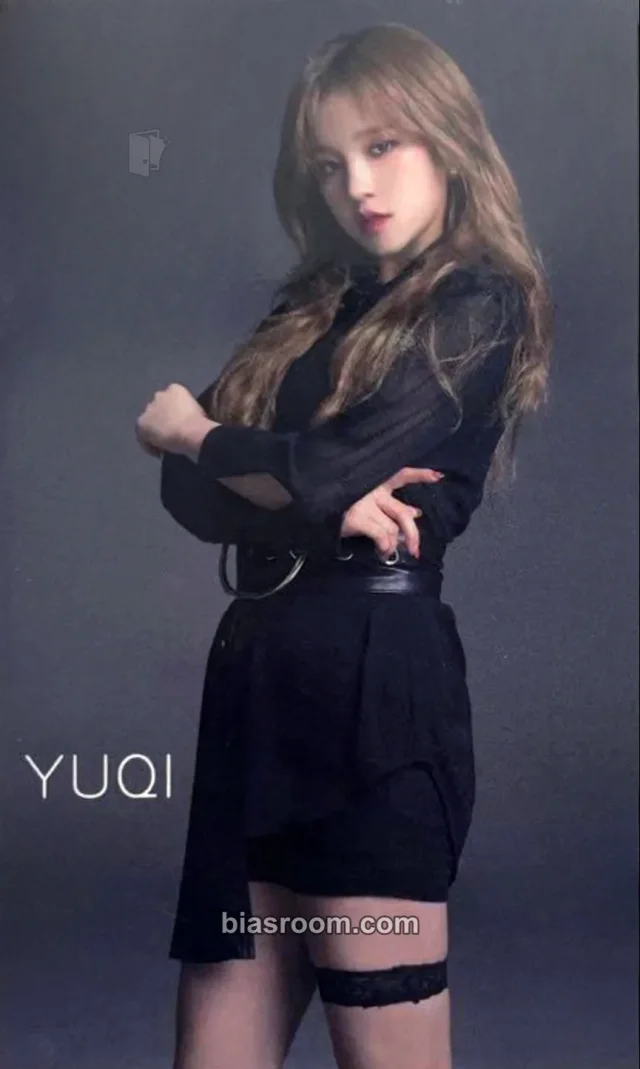 (G)I-DLE - Miyeon - LATATA Album tower records pre-order benefit (pob) japanese album non-selfie non-standard size concept photocard