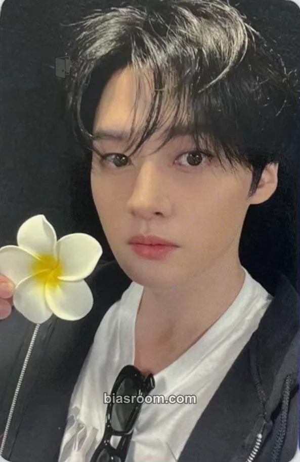 Lee Know KARMA Photocard - Stray Kids - Stray Kids K-pop photocard