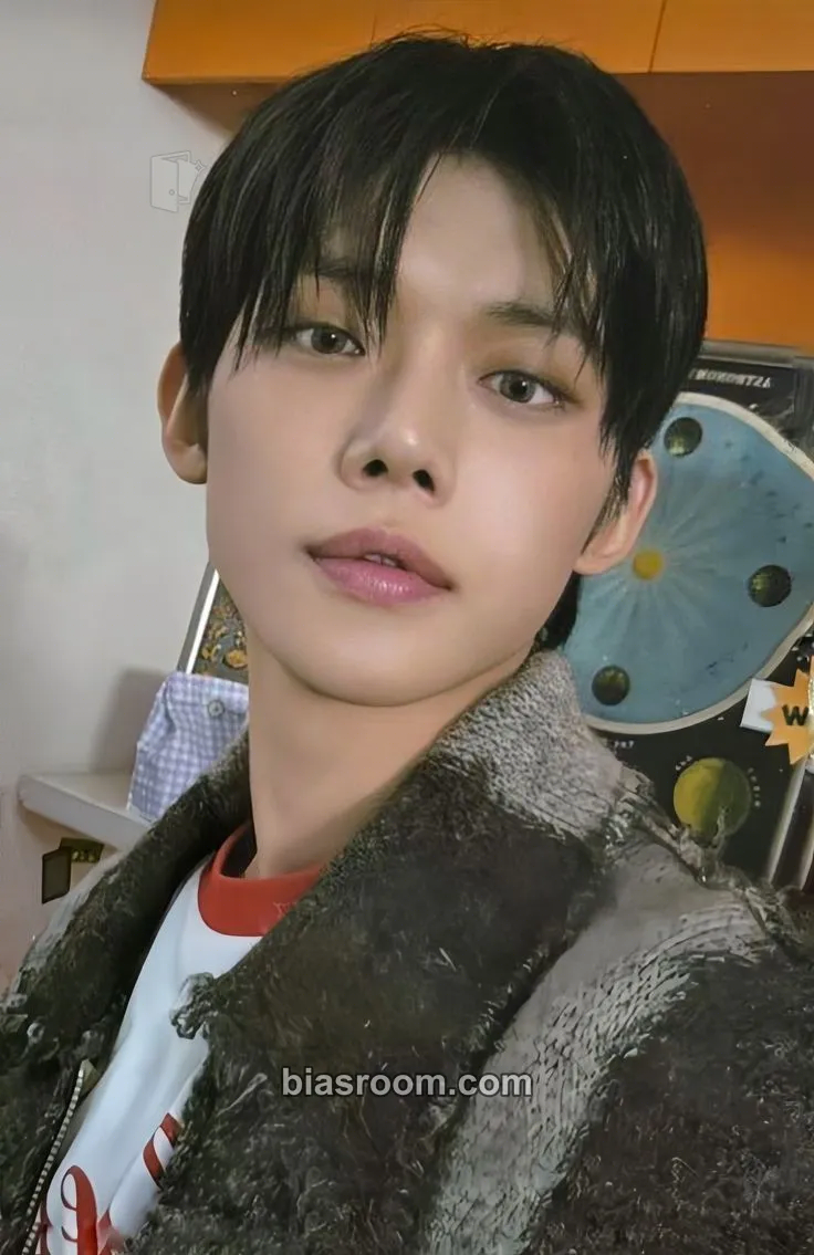 Yeonjun Memories - Mystic Photocard - TOMORROW X TOGETHER - TOMORROW X TOGETHER K-pop photocard